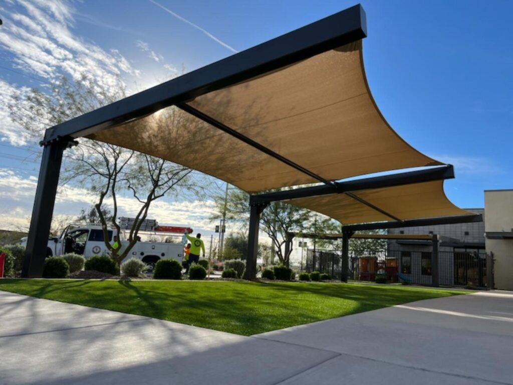 Flat cantilever shade structure