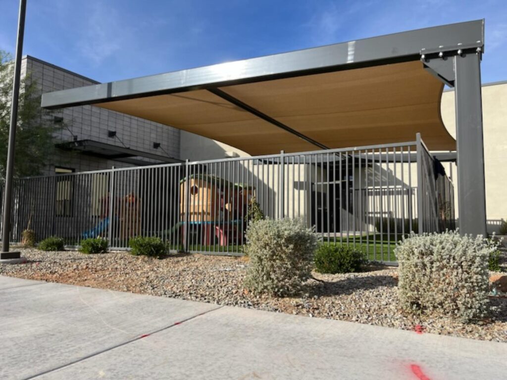 Commercial cantilever shade shelter