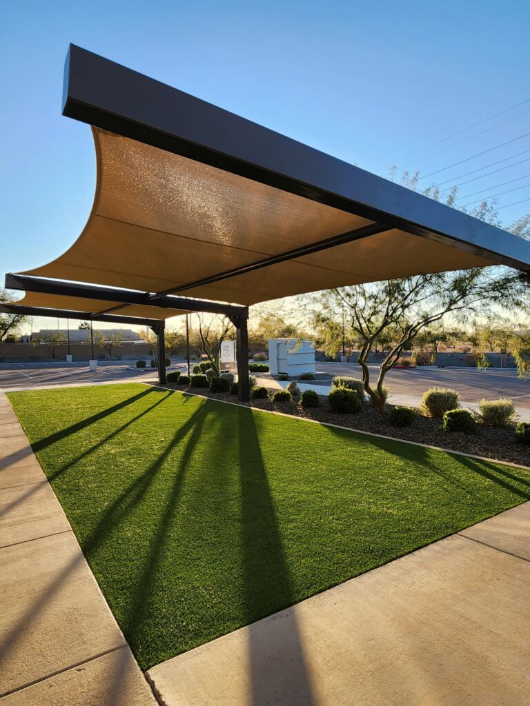 Cantilevered shade canopy structure